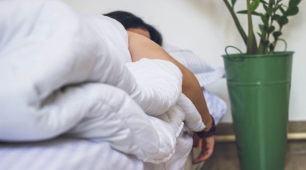 Ce ascunde tresăritul în somn | Mare atenţie la aceste simptome care ar trebui să vă trimită de urgenţă la medic