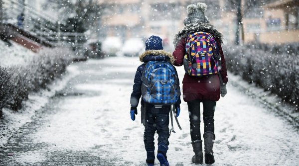 Ministerul Educației nu este de acord cu trecerea școlilor la ”programul de iarnă”