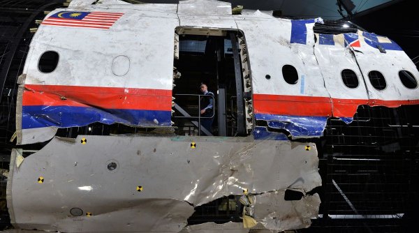 Condamnări pe viață pentru doborârea zborului civil MH17, la opt ani după tragedie | Rusul Oleg Pulatov a fost achitat