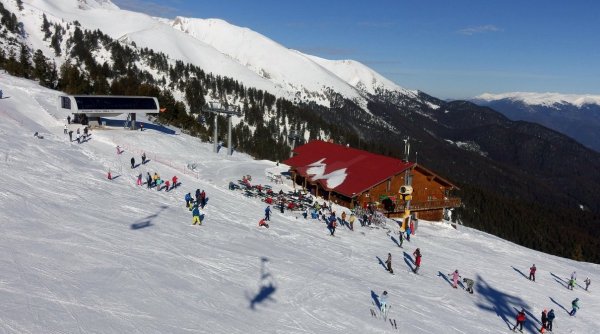 Românii schiază în Bulgaria, unde toate pârtiile au fost deschise. Ce tarife sunt în ţara vecină