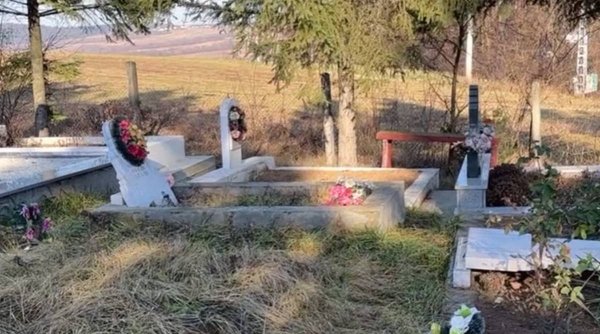 Morminte profanate de Anul Nou într-un cimitir din Suceava | Ce au găsit localnicii care au venit să aprindă lumânări