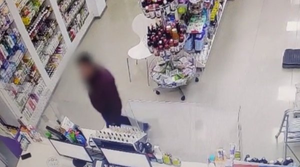 Bărbat din Galați, dat în urmărire după ce a furat un telefon mobil dintr-o farmacie