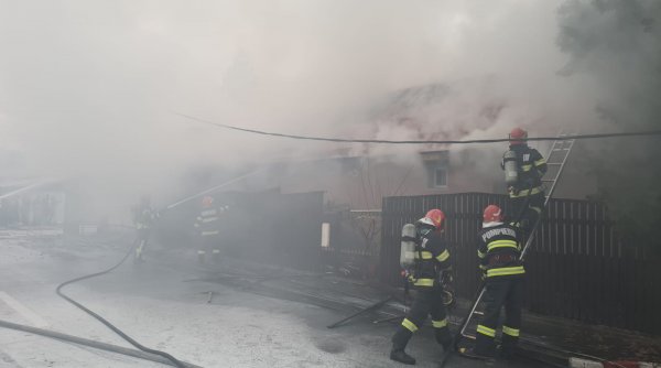Incendiu violent la o casă și un magazin din Voluntari