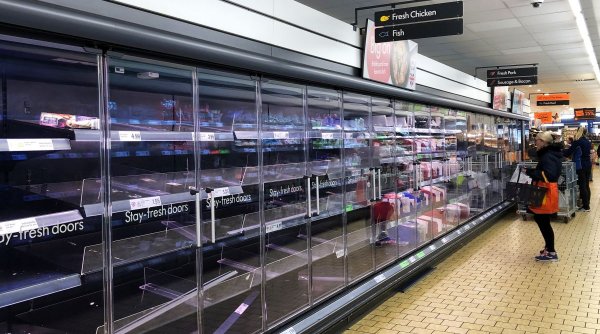 Primul mare supermarket care anunță că va vinde mai puțină carne. Pe rafturi vor predomina produsele vegane și vegetariene