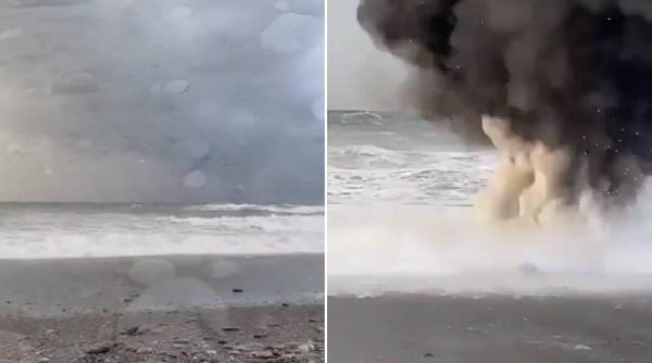 Alertă în Marea Neagră! Momentul în care o mină marină explodează la 25 de metri de plajă