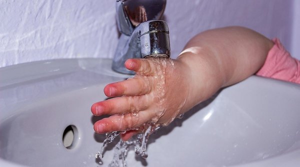 Compania de Apă Oltenia, anunţ important pentru gorjeni: Evitaţi consumul de apă dacă sesizaţi modificări! 