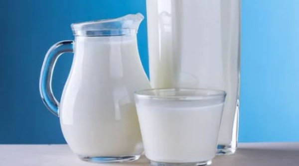 Un litru de lapte a ajuns să fie mai scump în România decât în Franţa 