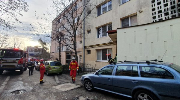 Explozie puternică într-un bloc din Suceava. Un bătrân a suferit arsuri grave