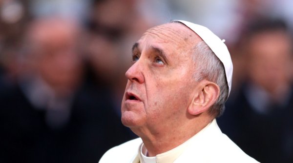 Papa Francisc, internat de urgență la spital din cauza unei infecții respiratorii