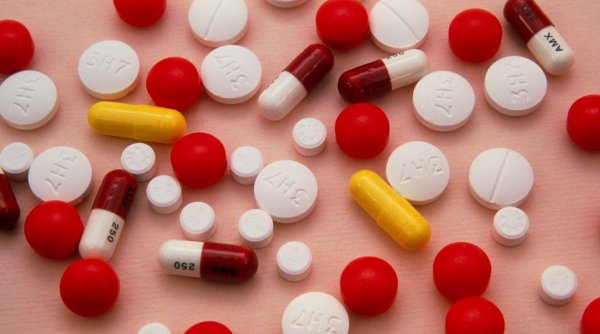 Antibiotice fără reţetă, eliberate în continuare în sute de farmacii | Reportaj cu camera ascunsă