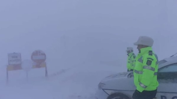 Vortexul polar a paralizat România | Zăpada face prăpăd în regiunea Moldovei | Zeci de şoferi au rămas captivi, cu orele, în nămeţi