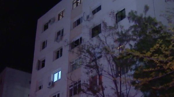 Incendiu într-un bloc din București! Un bărbat a încercat să se sinucidă și a dat foc apartamentului în care locuia