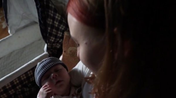 Sute de minore nasc anual în România. Reportaj sfâşietor despre soarta acestor copile