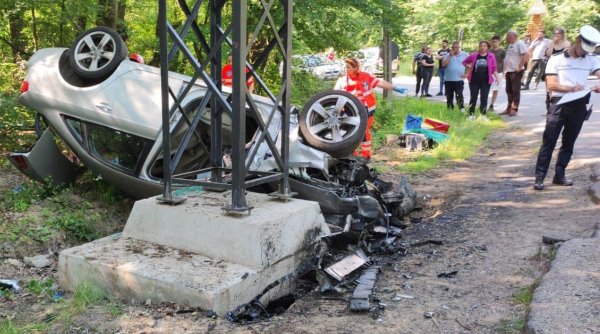 Trei morţi şi un adolescent readus la viaţă, după un accident cumplit în Răşinari, Sibiu