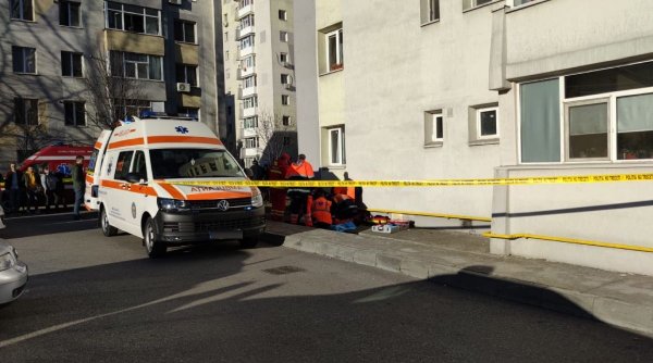 Un copil a căzut de la etajul doi al unui bloc din Pitești. Minorul s-a ales cu un traumatism cranio-cerebral