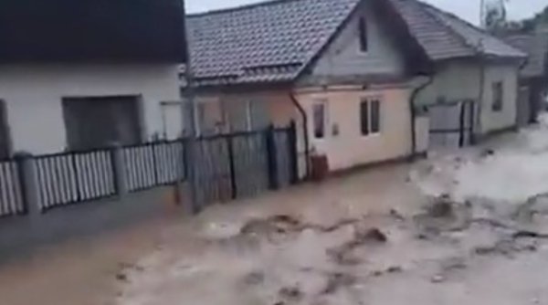Imagini apocaliptice cu prăpădul lăsat în urmă de furtunile din România | În ce zone există încă pericol