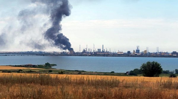 Explozie, urmată de incendiu puternic la rafinăria Petromidia. A fost activat Planul roşu de intervenţie
