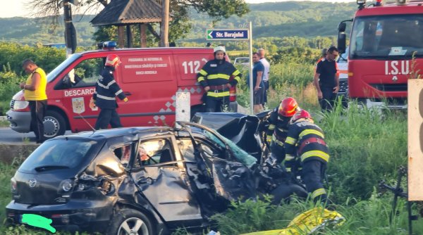 Accident teribil în Vâlcea! O mașină cu cinci persoane a fost lovită de tren
