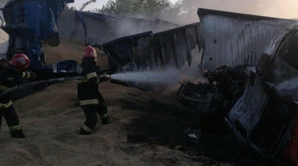 Două camioane încărcate cu cereale s-au ciocnit și au luat foc, în Ialomița | Șoferii români de TIR, în stare gravă