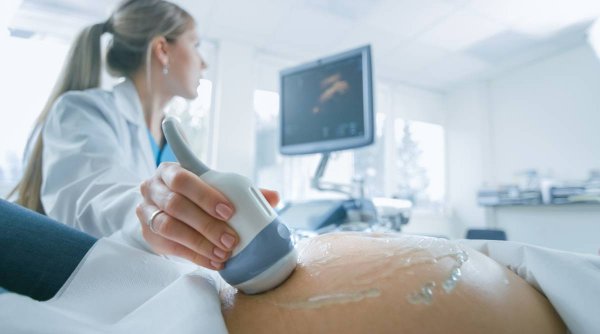 Drepturi noi pentru femeile gravide. Lista completă a serviciilor medicale decontate de CNAS