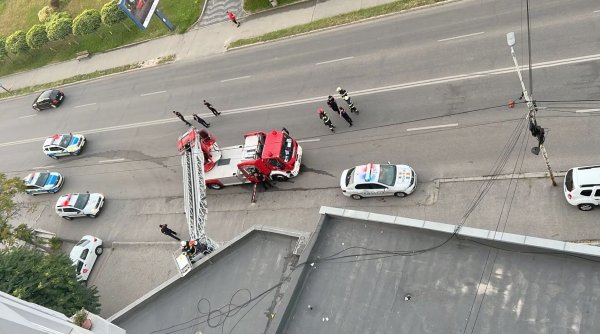 Un bărbat a murit pe loc după ce s-a aruncat de la etajul 10 al unui bloc din Slatina. Motivul pentru care și-a luat viața