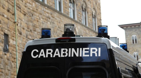Doi poliţişti din Italia s-au răsturnat cu maşina în timp ce urmăreau un român, pe străzile Romei. Agenţii, în stare critică