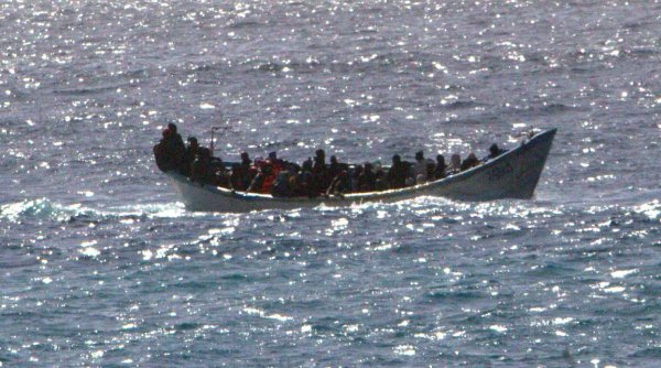 Naufragiu al unei ambarcaţiuni cu migranţi în Canalul Mânecii. Cel puţin şase oameni au murit