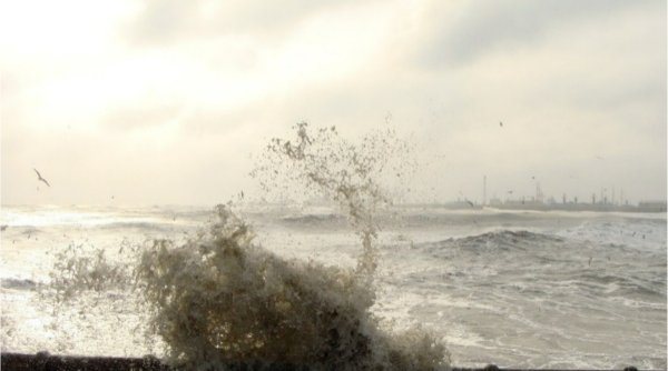 Vânt puternic de până la 70 de km/h pe litoral de Ziua Marinei. Atenţionare meteo cod galben, emisă de ANM