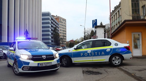 Substanţe interzise, găsite într-o mașină din Bucureşti. Şoferul a accelerat când a văzut Poliția