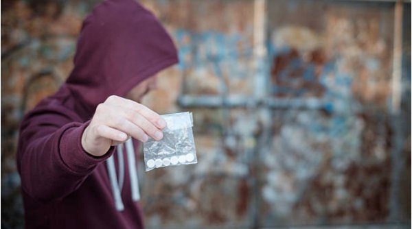 Cocaină din Italia, vândută în Iași. Un bărbat a fost arestat după ce a fost prins în flagrant delict