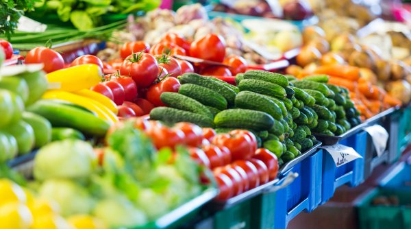 Prețurile medii la unele alimentele de bază au scăzut cu 49%, în august. Analiza făcută în magazine de Consiliul Concurenței