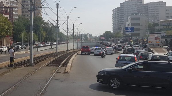 Incendiu în Pasajul Lujerului din Bucureşti | Traficul rutier a fost blocat pe ambele sensuri