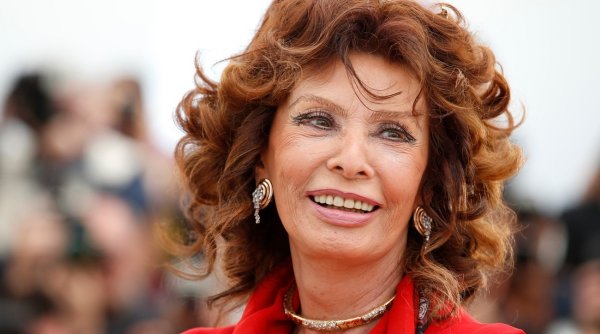 Sophia Loren a fost operată de urgență după ce a căzut în casă
