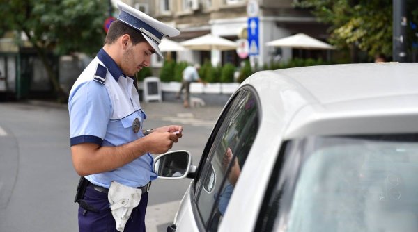 Un adolescent de 16 ani, dat în urmărire internațională, a fost descoperit într-o mașină din București