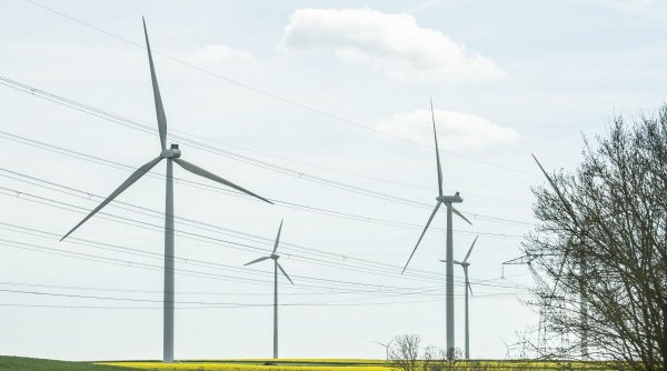 România a exportat, peste noapte, mai mult de 2.000 de MW de electricitate, în urma unei producții mari de energie eoliană