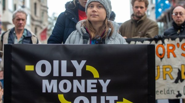 Greta Thunberg, activista pentru climă, a fost reținută de polițiști la Londra