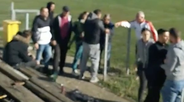 Primar din Gorj, amendat de poliție după ce a înjurat un spectator, la un meci de fotbal din Liga a V-a