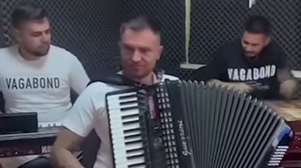 Un trio de lăutari cu Iohannis la acordeon, Ciolacu la orgă și Dragnea la țambal s-a viralizat pe internet. Expert în comunicare: 