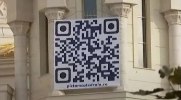 Cod QR deasupra Catedralei Naționale pentru credincioșii care vor să facă donații online sau prin SMS