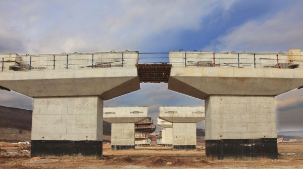 Peste 800 de kilometri de autostradă şi drum expres se află în construcţie | Trei noi contracte au fost semnate