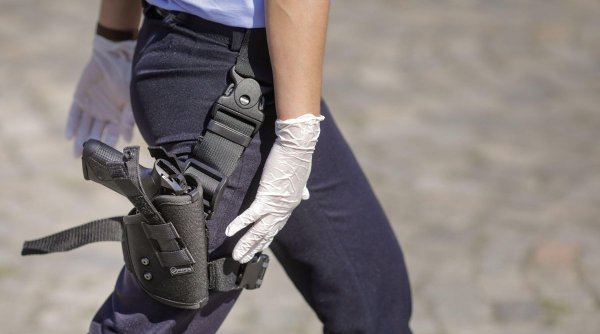Un poliţist din Timişoara s-a împuşcat în faţă, din greşeală, apoi a sunat la 112 să ceară ajutor