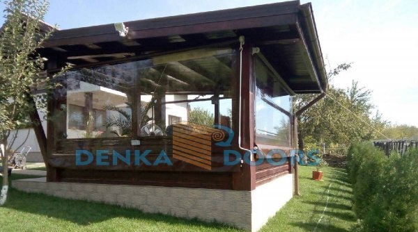 Soluții pentru închiderea teraselor oferite de Denka Doors