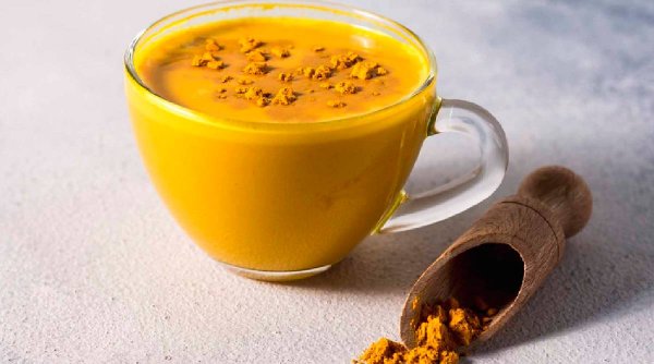 Ce este Golden milk, băutura indiană care a cucerit lumea