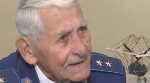 Lecție de patriotism de la aviatorii veterani, la aniversarea Colegiului Aurel Vlaicu din Bucureşti