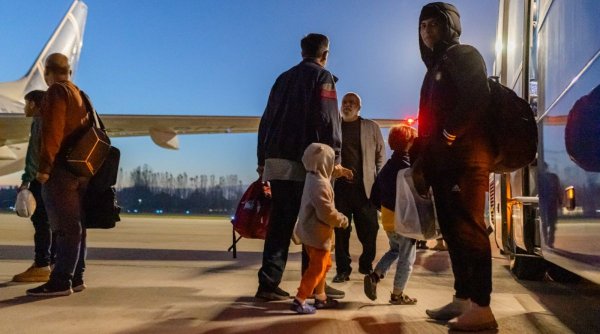 Un grup de români și familiile lor, evacuaţi din Fâșia Gaza, au ajuns în România