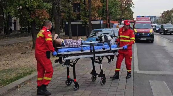 Femeia care a sărit de la etajul cinci al unui bloc din Bucureşti şi a căzut peste o altă femeie pe care a ucis-o este acum cercetată penal