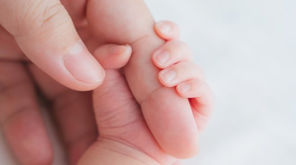 Primii bebeluși născuţi în 2024 | Clipe magice pentru mămicile din România
