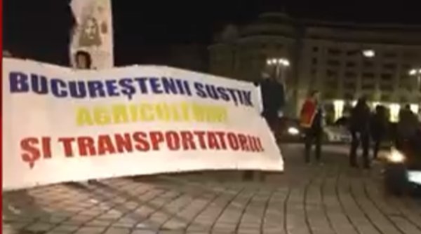 Protest în Bucureşti. Palatul Parlementului, încercuit de tineri care susţin protestele fermierilor şi transportatorilor