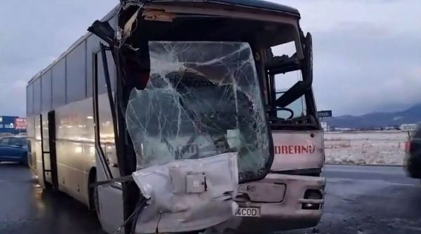 Accident grav, cu două autobuze care transportau muncitori, în Brașov! Șase oameni au fost răniți
