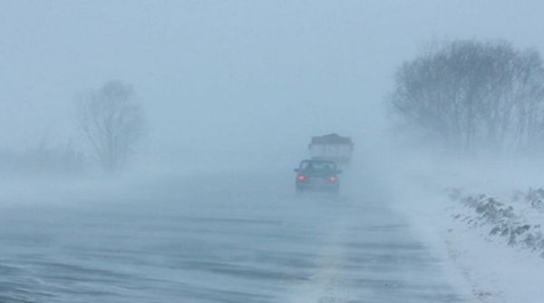 România, lovită de un nou val de ger și ninsori. Restricții de trafic și drumuri cu circulație oprită din cauza vremii